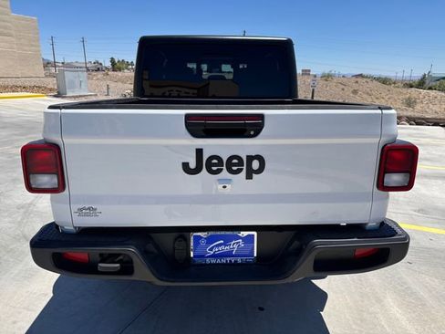 Used 2025 Jeep Gladiator Sport AWD/4WD image 4