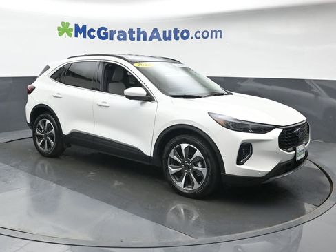 Used 2023 Ford Escape Platinum w/ Premium Technology Package image 2