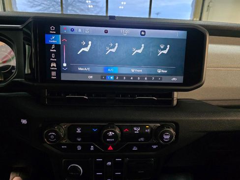 Used 2025 Jeep Gladiator Sport image 37