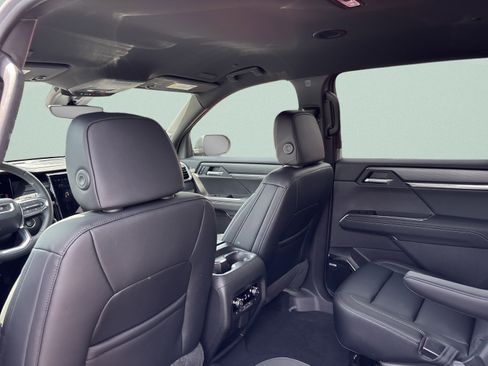 New 2026 GMC Acadia Elevation w/ Elevation Premium Package AWD/4WD image 18