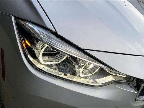 Used 2018 BMW 330e image 28