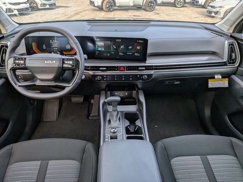 New 2026 Kia Sorento LX FWD image 17