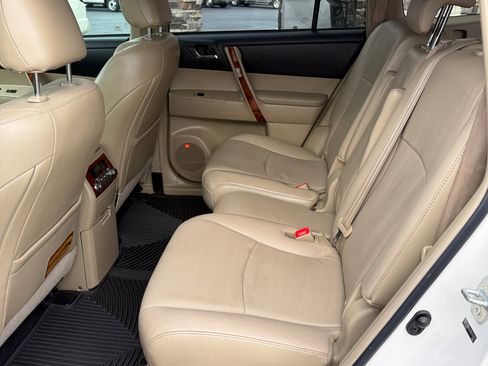Used 2013 Toyota Highlander Limited image 11