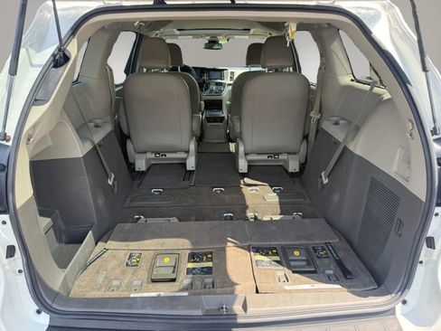 Used 2018 Toyota Sienna XLE w/ XLE Navigation Package AWD/4WD image 38