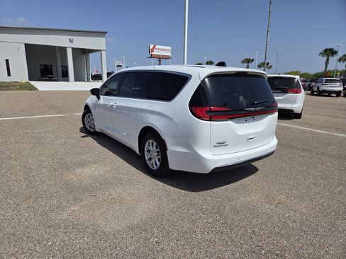 New 2026 Chrysler Pacifica Select FWD image 5