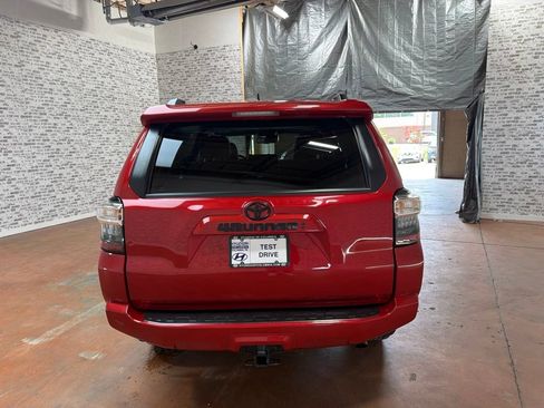 Used 2022 Toyota 4Runner SR5 Premium w/ Moonroof Package RWD image 6