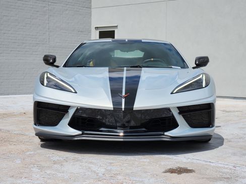 Used 2021 Chevrolet Corvette Stingray Preferred Cpe w/ Z51 Performance Package RWD image 3