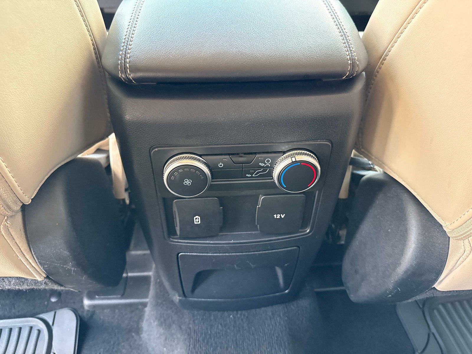 Used 2022 Ford Explorer XLT w/ Equipment Group 202A AWD/4WD image 17