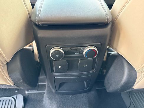 Used 2022 Ford Explorer XLT w/ Equipment Group 202A AWD/4WD image 17