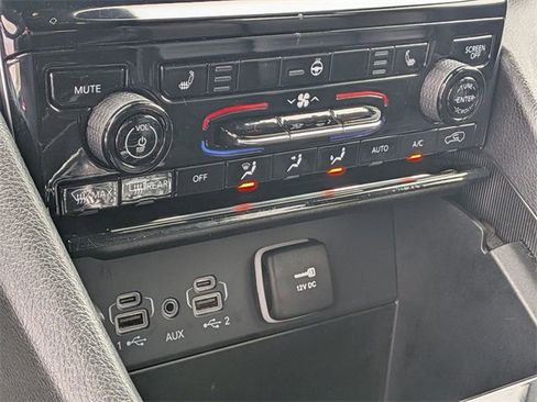 Certified 2024 Jeep Grand Cherokee Limited image 21