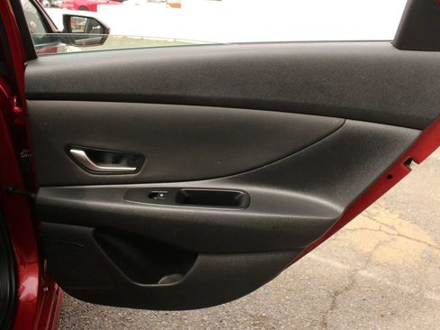 Used 2025 Hyundai Elantra Limited FWD image 21