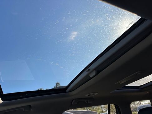 Used 2022 GMC Acadia SLT w/ Technology Package image 22