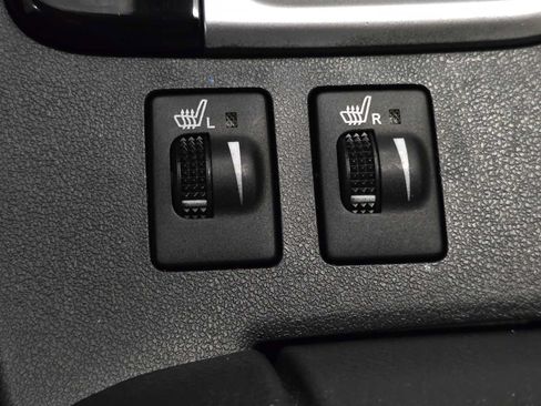 Used 2019 Toyota Highlander XLE AWD/4WD image 17