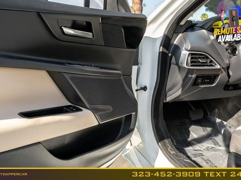 Used 2018 Jaguar XE RWD image 11