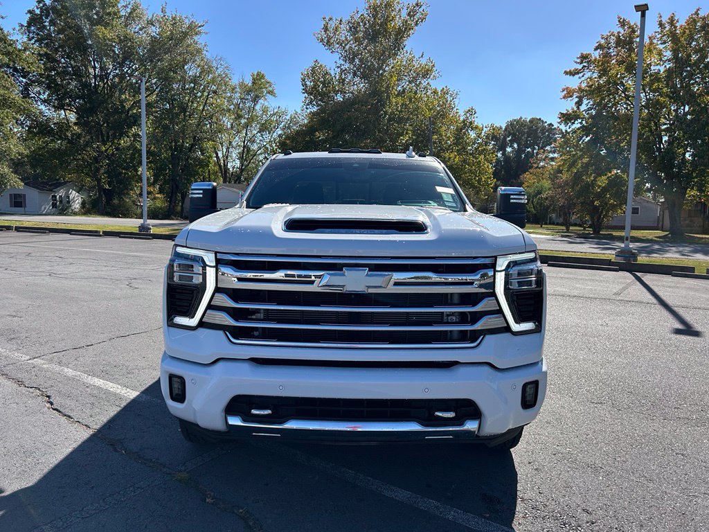 Used 2025 Chevrolet Silverado 3500 High Country w/ Technology Package AWD/4WD image 2