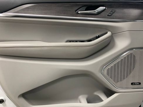 Certified 2022 Jeep Grand Cherokee Overland AWD/4WD image 20