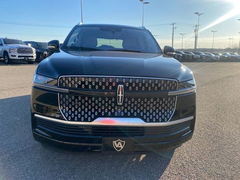 Used 2025 Lincoln Navigator Reserve image 9