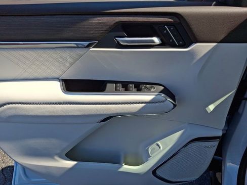 New 2026 GMC Acadia Denali w/ Super Cruise Package image 9