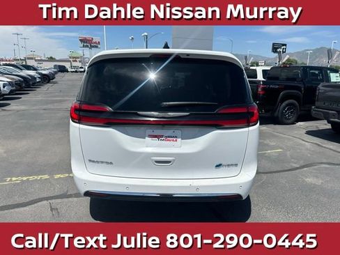 Used 2023 Chrysler Pacifica Limited FWD image 10