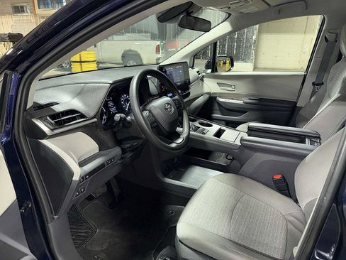 Used 2022 Toyota Sienna LE FWD image 28