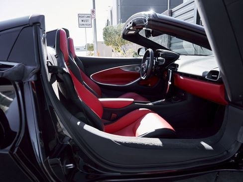 Used 2025 McLaren Artura Spider image 27