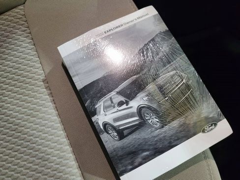 Used 2022 Ford Explorer XLT image 60