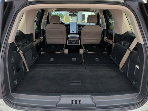 Used 2023 Ford Expedition Limited AWD/4WD image 43