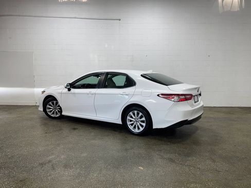 Used 2019 Toyota Camry LE FWD image 5