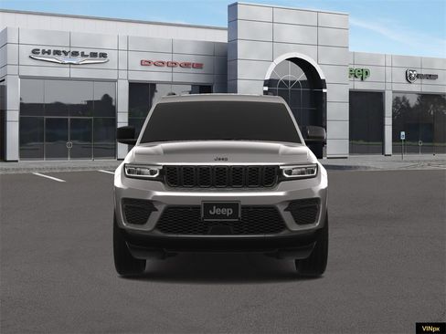 New 2025 Jeep Grand Cherokee Altitude image 12