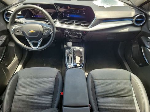 Certified 2025 Chevrolet Trax LT w/ LT Convenience Package FWD image 13