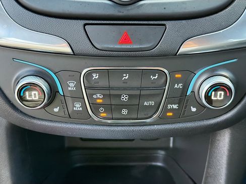 Used 2021 Chevrolet Equinox LT image 34