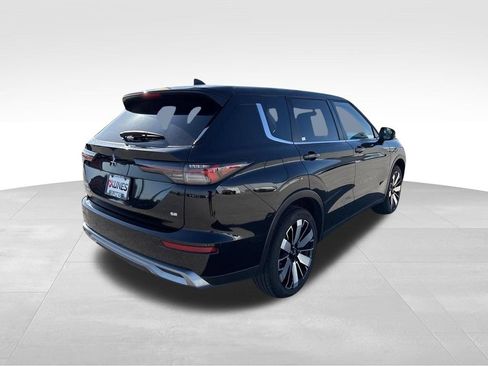 Used 2025 Mitsubishi Outlander SE FWD image 13