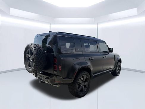 Used 2024 Land Rover Defender 110 X-Dynamic SE AWD/4WD image 6