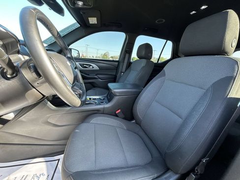Used 2023 Chevrolet Traverse LT AWD/4WD image 17