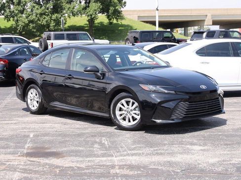 Used 2025 Toyota Camry LE FWD image 2