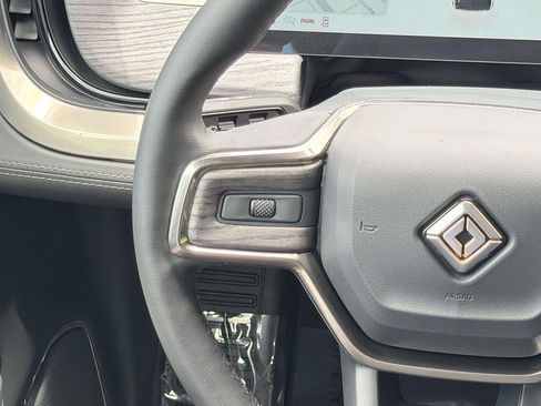 Used 2025 Rivian R1S Adventure AWD/4WD image 9