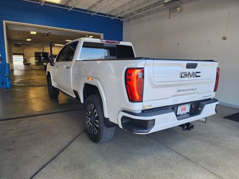 Used 2024 GMC Sierra 2500 Denali Ultimate image 2