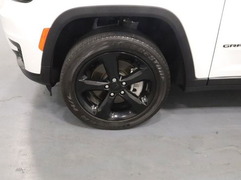 Used 2023 Jeep Grand Cherokee L Laredo AWD/4WD image 29