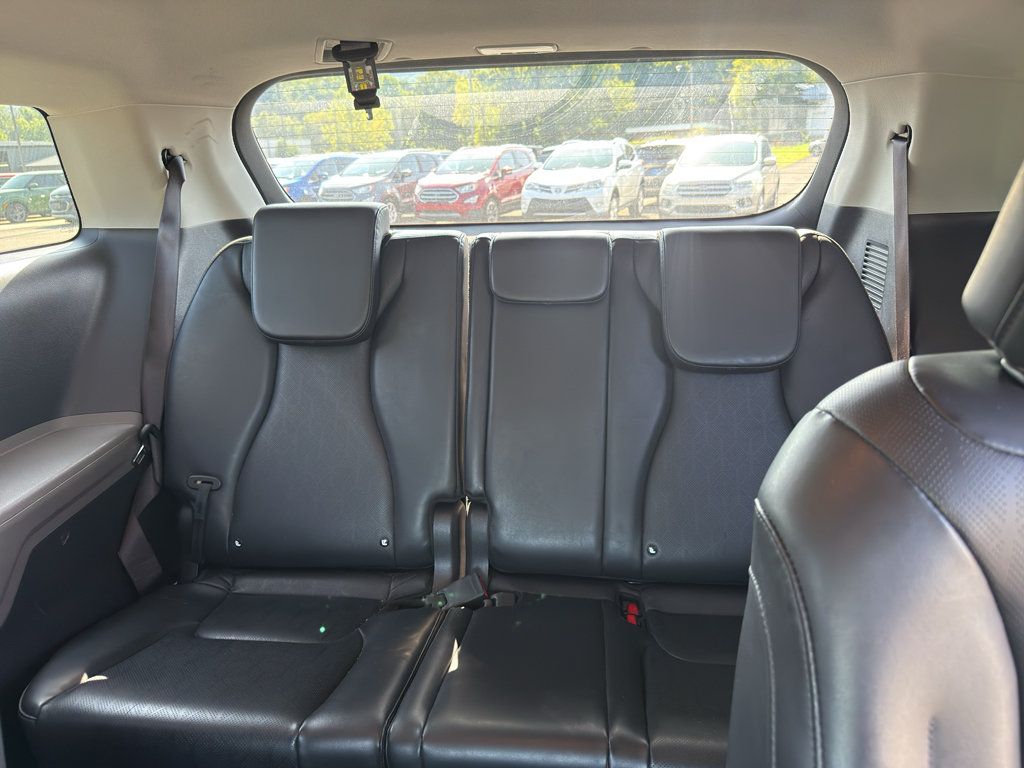 Used 2025 Kia Carnival FWD image 15