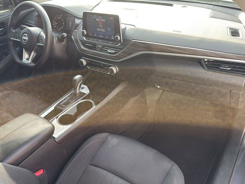 Used 2024 Nissan Altima 2.5 SV FWD image 29