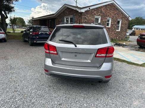 Used 2018 Dodge Journey SXT image 7