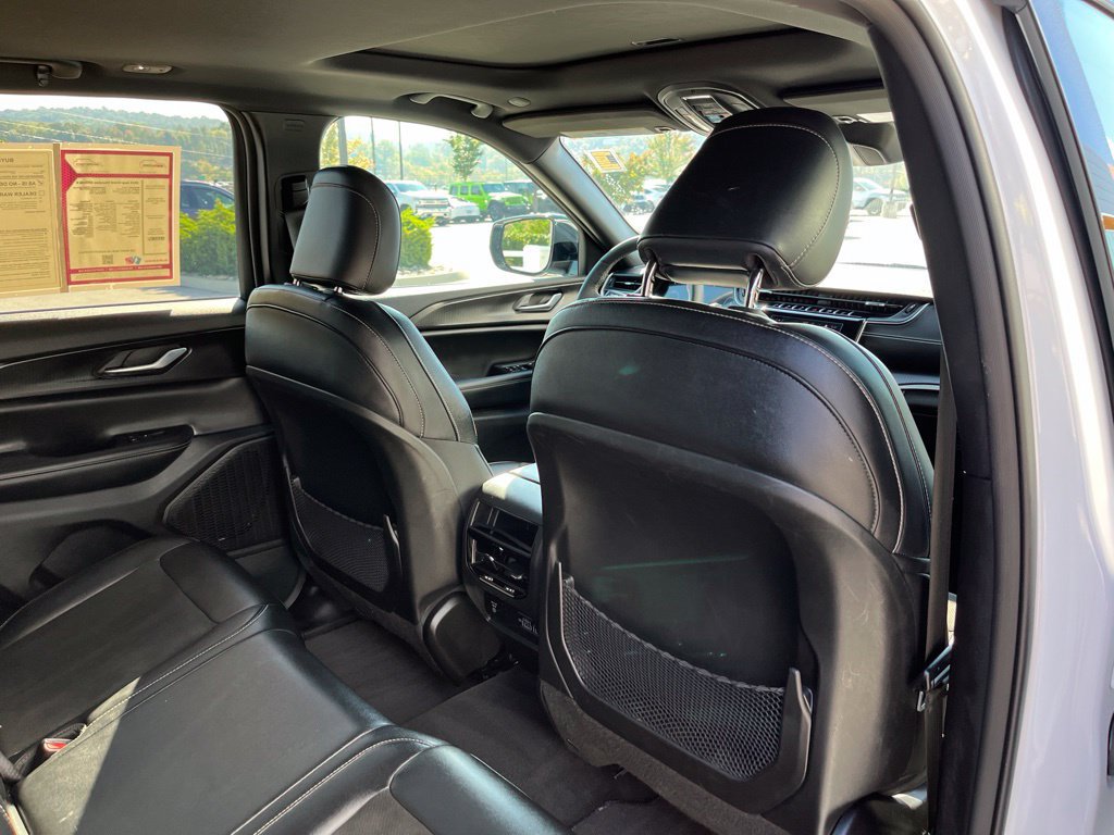 Used 2023 Jeep Grand Cherokee Altitude AWD/4WD image 25