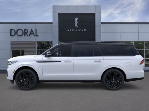 New 2026 Lincoln Navigator L Black Label AWD/4WD image 3