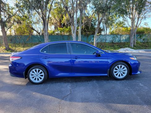Used 2018 Toyota Camry LE image 4