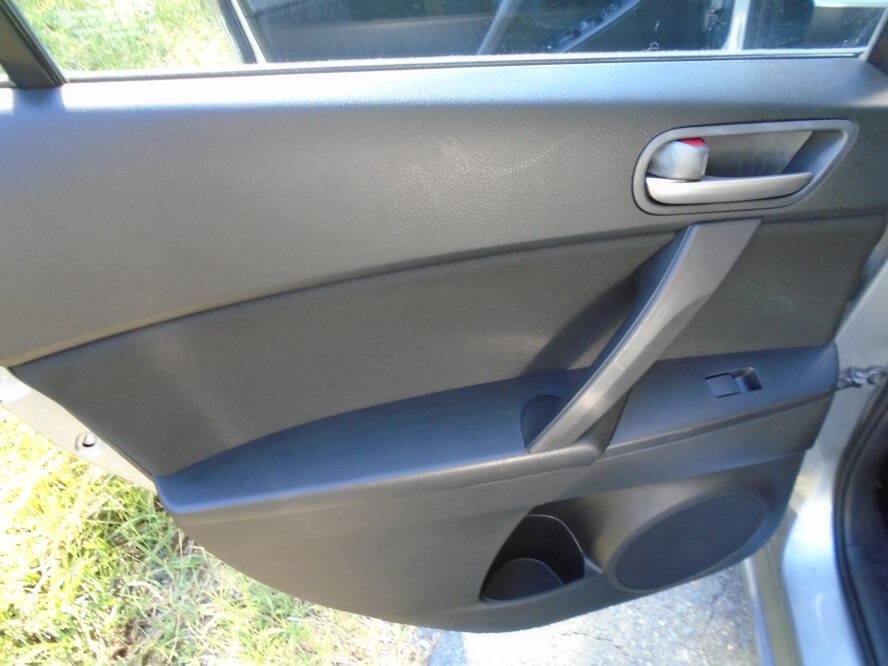 Used 2013 MAZDA MAZDA3 i SV FWD image 17