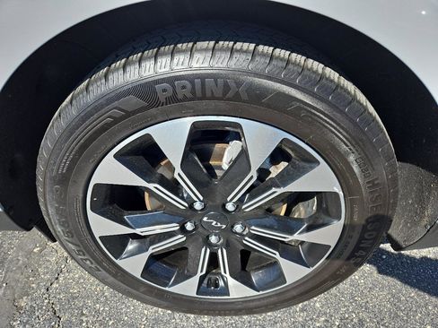 Used 2022 Kia Carnival EX FWD image 9