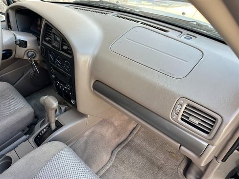 Used 2004 Nissan Pathfinder SE AWD/4WD image 29