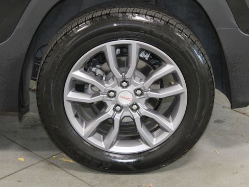 Used 2024 GMC Terrain SLT image 17