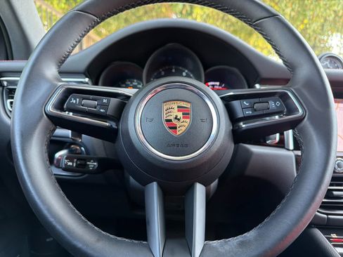 Certified 2024 Porsche Macan AWD/4WD image 26