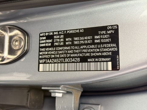 Certified 2026 Porsche Macan AWD/4WD image 21